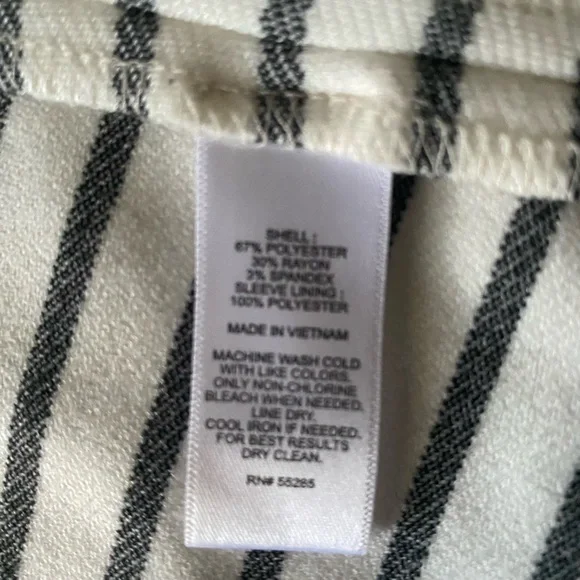 Express Women's Cream and Black Striped Blazer - Picture 4 of 4